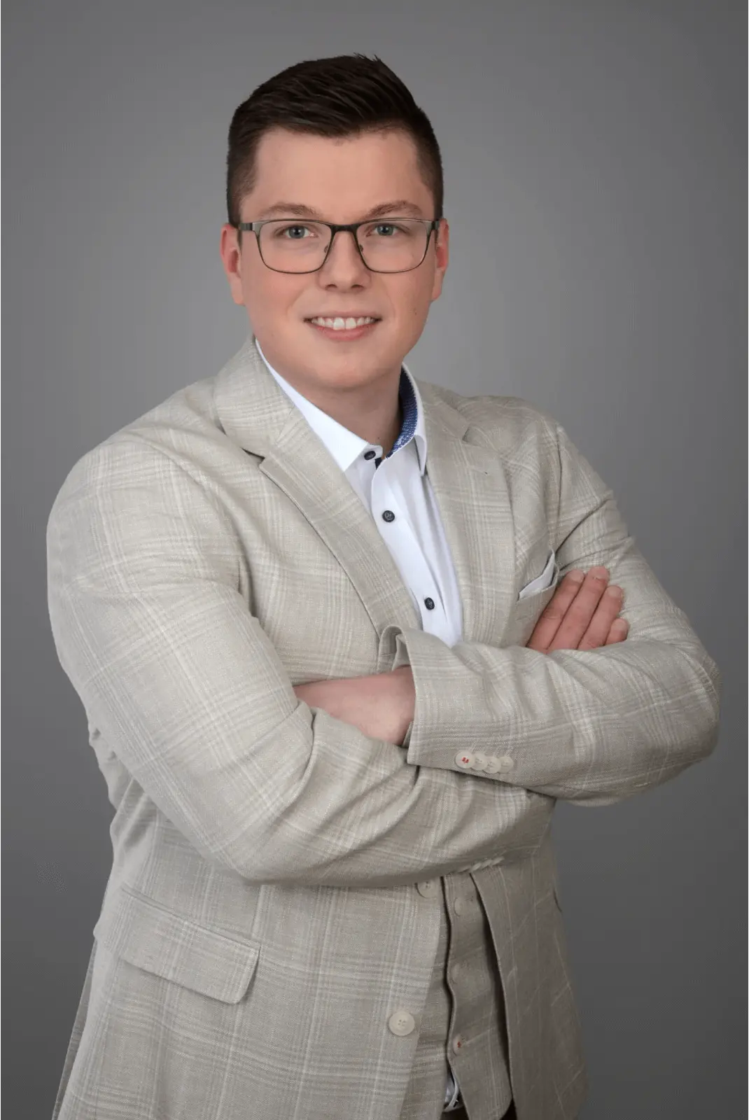 Businessfoto Dozent Leon R. mit grauem Hintergrund